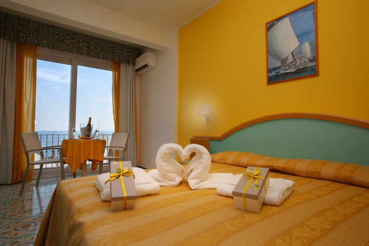 Immagine 2 della camera CAMERA DEMI SUITE FRONTE MARE